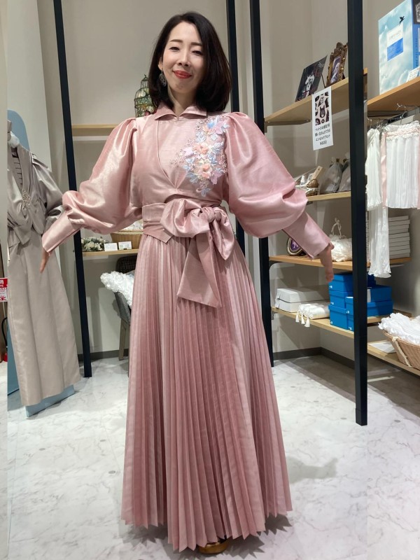 実際にドレスに触っていただけます。高崎OPAポップアップショップサムネイル